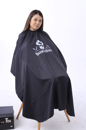 güzellik salonlarının ustaları, ticaret alanında hizmet personeli için önlükler, sabahlıklar ve aksesuarlar