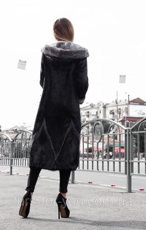 Doğal nutria kürkünden yapılmış kombine kürk manto