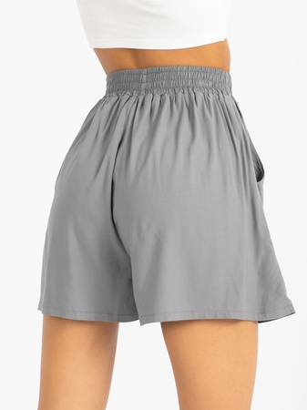 Elastikli, cepli kadın şortları (etek-şortlar)