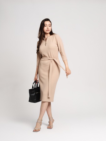 Трикотажное стильное платье с разрезом. Размерный ряд 42-48