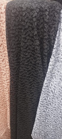 Hochwertige Stickerei auf Tüll