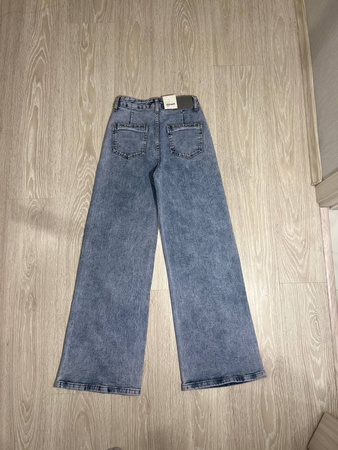 Широкие джинсы