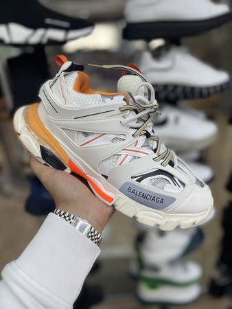 Баленсиага трек1