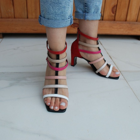 Красно-белые туфли на каблуке