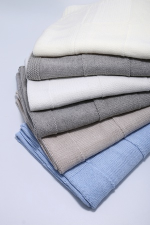 ТРИКОТАЖ ДЕТСКОЕ ОДЕЯЛО С КВАДРАТНЫМ УЗОРОМ