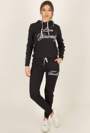 Женская спортивная одежда