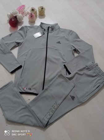 СПОРТИВНЫЙ КОСТЮМ