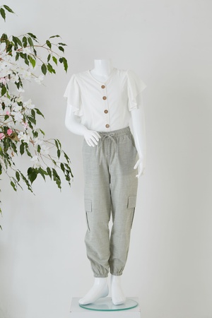 Блузка с длинным рукавом на пуговицах / брюки в полоску