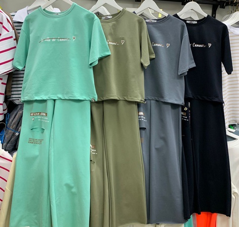 Костюм с брюками и футболкой  спортивный летний