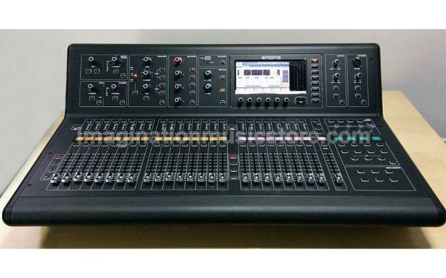 Midas M32 LIVE - цифровая консоль для живого выступления и студийной записи