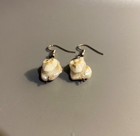 Seramik kafataslı doğal inci küpeler