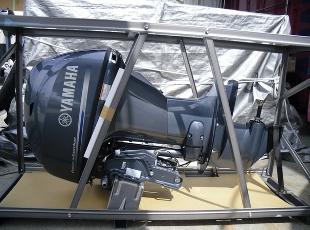 Немного подержанный 4-тактный подвесной мотор Yamaha 40 л.с.