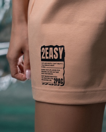 бежевая футболка