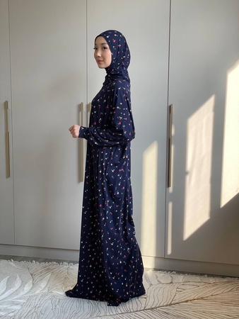 Платье с пришитой балаклавой