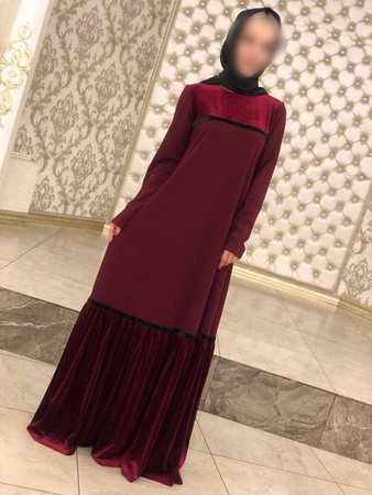 Платье волан 💐Окантовка и волан с дорого королевского велюра 👌🏻Украшен лентой  Подойдёт беременным 👌🏻Сзади потайной замок Размеры 42/44/46/48