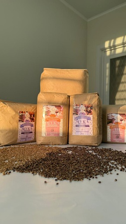 Wholemeal flour of medium grind, without bleaching and without chemical additives