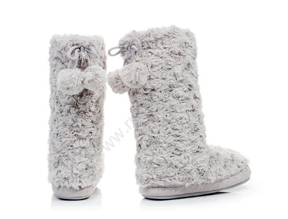 Угги с плюшевыми помпонами L-106