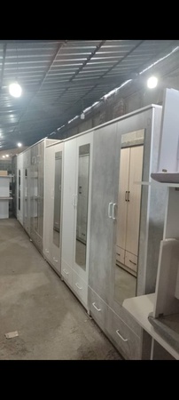 Dolaplar, koridorlar, masalar, mutfak üniteleri, kasalar