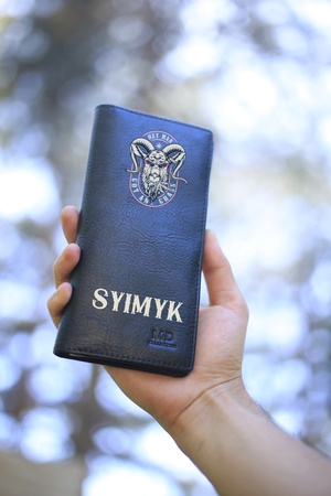 Новогодние свитшоты и худи; часы, кошельки, клатчи