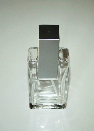 Parfümeri için cam şişeler.