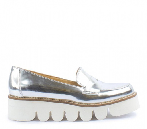 Лаковые мокасины на белой платформе