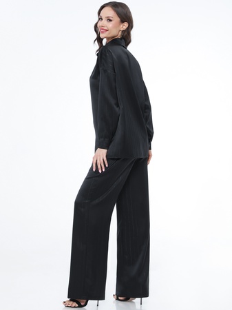 İki parçalı ipek takım elbise