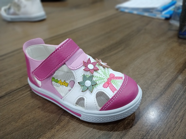 Children's shoes