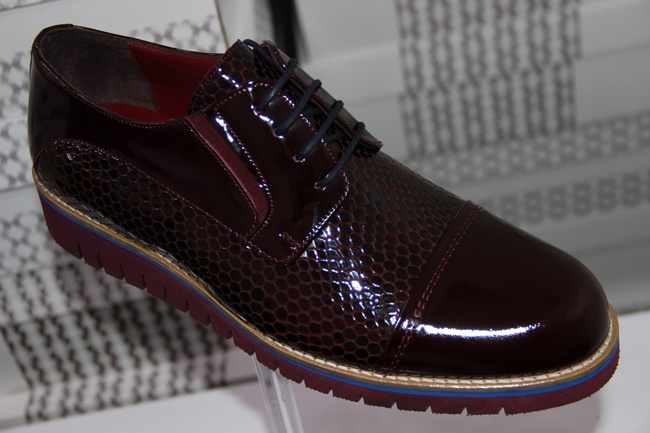 Men's shoes made of genuine leather