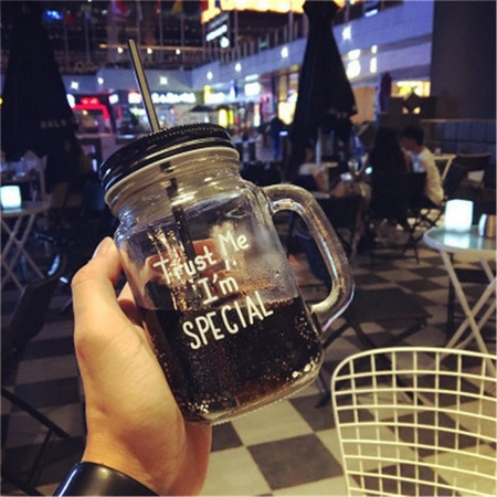 Кружка с трубочкой и крышкой в виде стеклянной банки с ручкой