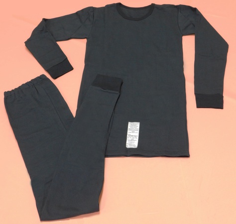 Белье теплое трикотажное с начесом (фуфайка и кальсоны) из хлопчатобумажной пряжи иссиня-черного цвета