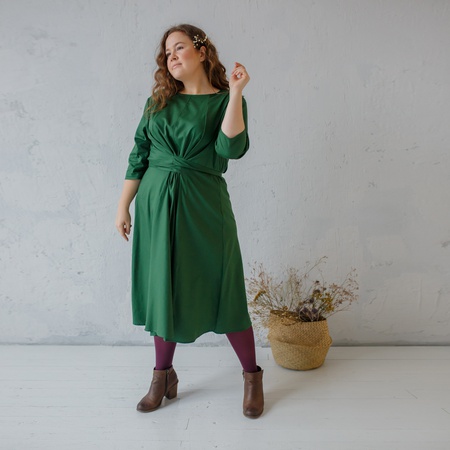 Платье с поясом лентой