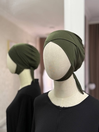 Шапка на завязках с подбородком