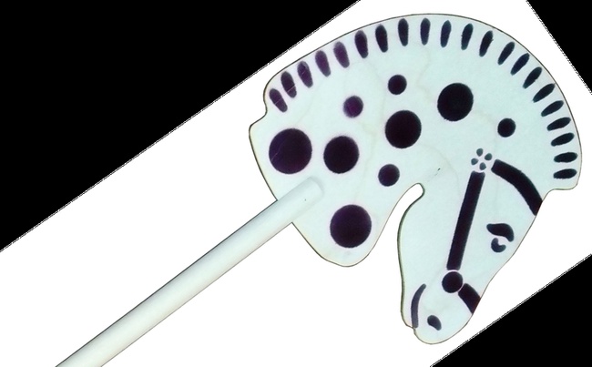 ЛОШАДКА НА ПАЛОЧКЕ