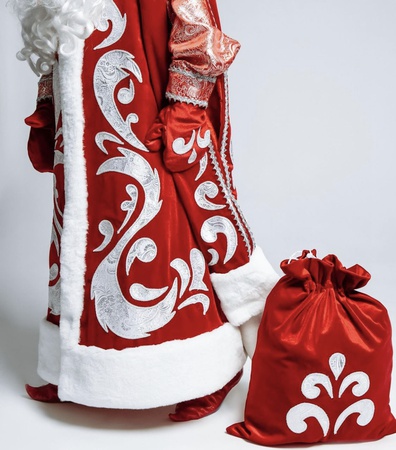 Костюм Деда Мороза с орнаментом в красном цвете