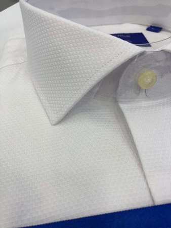 Erkeklerin gömlekleri