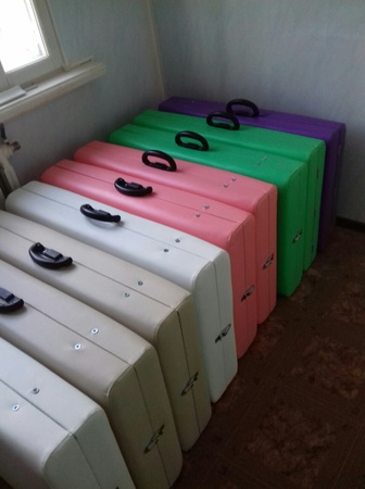 Кушетки, массажные столы.