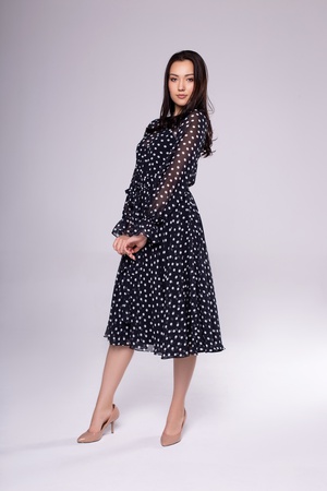 Шифоновое платье в горошек со сьемным поясом+комбинашка