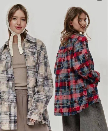 Yazlık kadın gömleği. Normal boyut