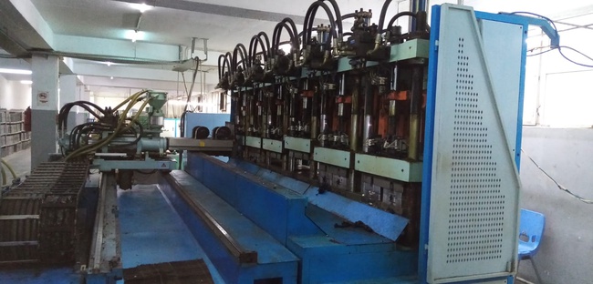 Инжекционная машина для литья EVA (для подошв, тапочек и т.д.), бывшая в эксплуатации