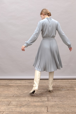 ПЛАТЬЕ С ЮБКОЙ ПЛИССЕ И ПЕРЕМЫЧКОЙ