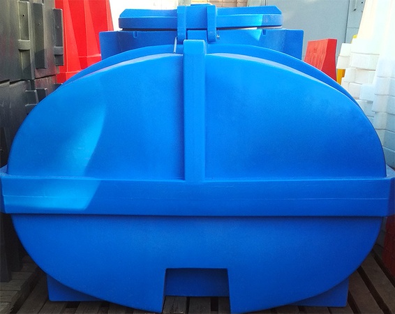 3500 л с люком пластиковая ёмкость