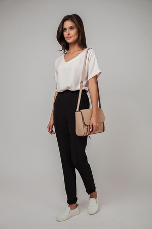 Блуза - футболка с V - вырезом