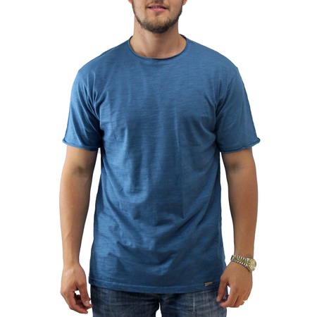 Синяя футболка