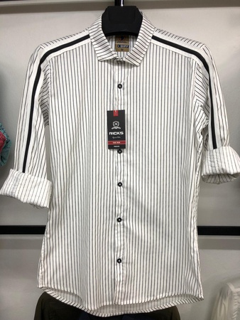 Doğrudan Turia fabrikalarından erkek gömlekleri. TOPTAN