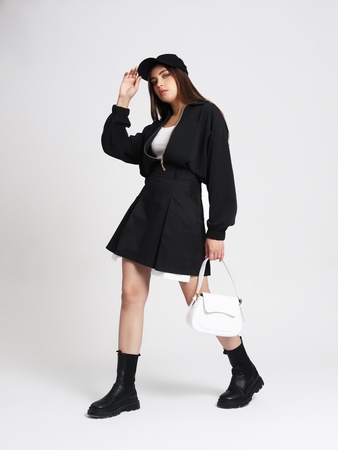 Бомпер . Размерный ряд 42-48. Ткань барби.