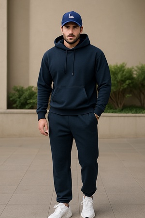 Мужской спортивный костюм