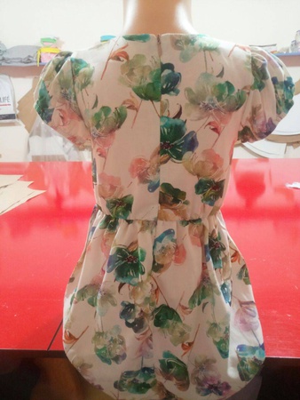 3-6岁女孩的连衣裙。