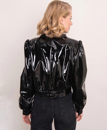 Куртка лаковая женская.
