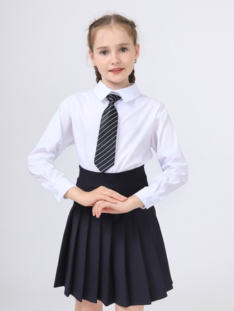 Школьная форма: блузка с галстуком и юбкой