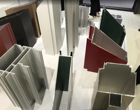 Алюминиевый профиль для дверей, окон, фасадных систем